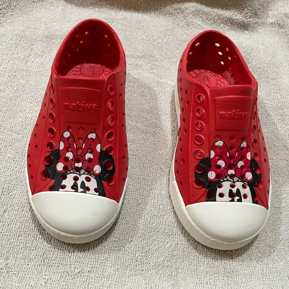 Minnie Mouse water shoes